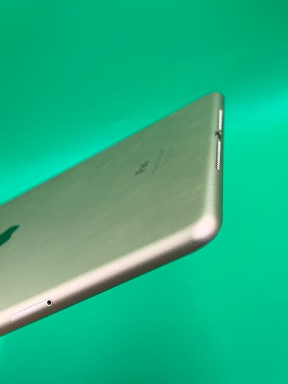  iPad Air 2 Wi-Fi+Cellular 64GB  KDDI 