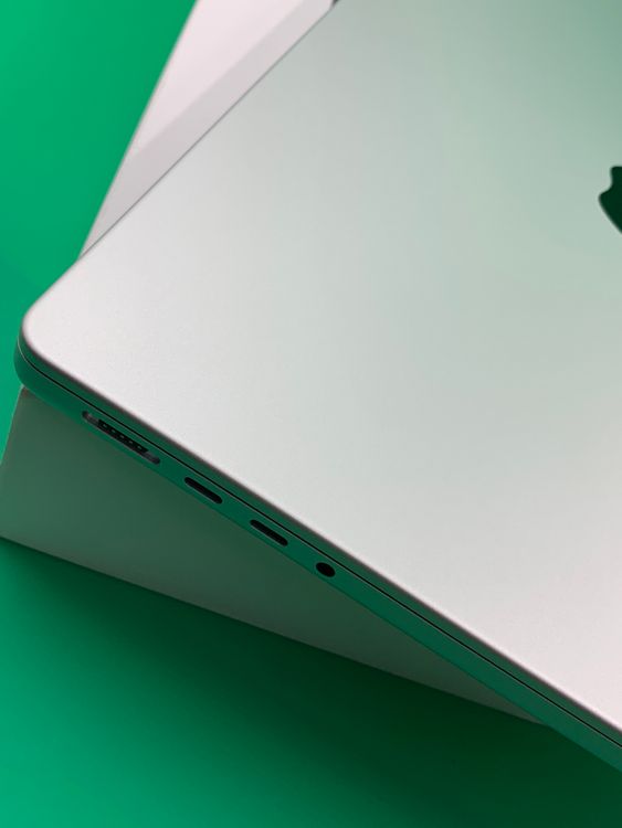 ������Ʊ�͡�����8�� MacBook Pro 14����� M5���å� 24GB 1TB H2