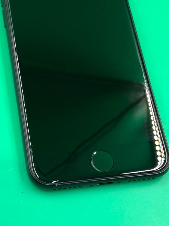 ����� iPhone SE ��3���� 128GB �ߥåɥʥ��� KDDI ��