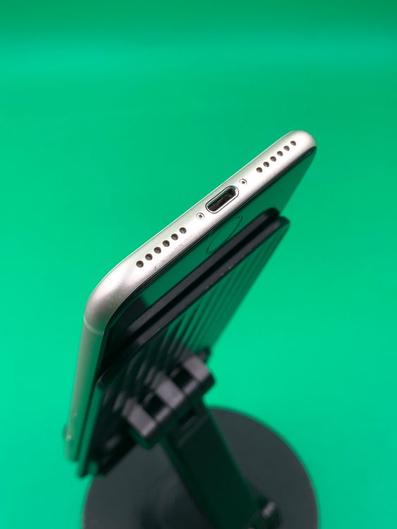 ������ iPhone SE ��3���� 64GB SIM�ե꡼ ��������84% docomo ��