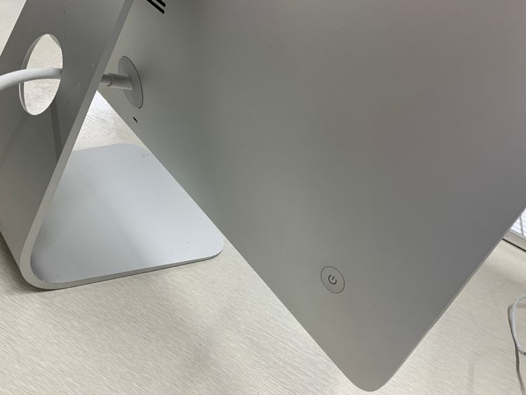 ����� iMac 21.5����� Core i5 1.6GHz 8GB 1TB ����С� 2015ǯ