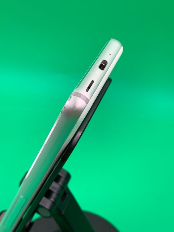 ������ AQUOS R compact 32GB �ۥ磻�� SIM�ե꡼ KDDI ��