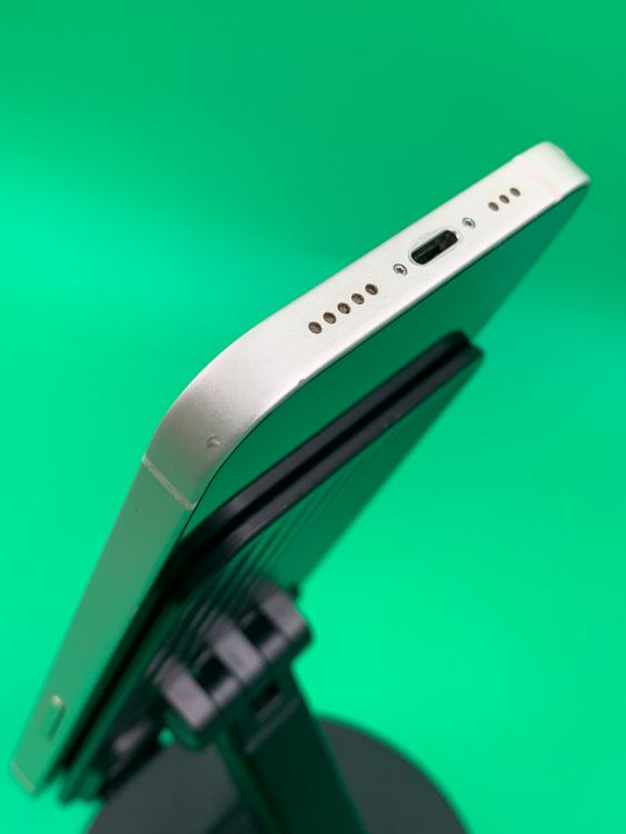 ���Хåƥ꡼���� iPhone 13 128GB �������饤�� docomo �� H2