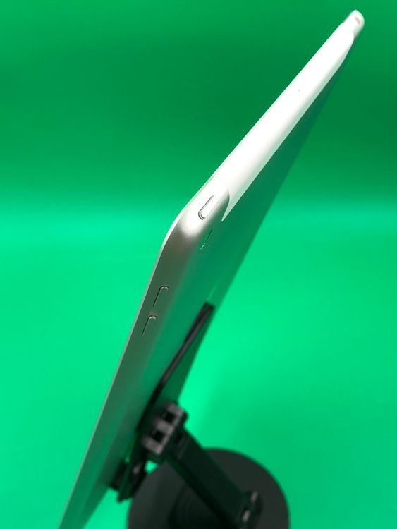 �����礤���� iPad ��7���� Wi-Fi+Cellular 32GB ����С� KDDI ��