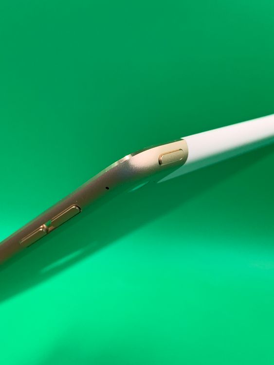 ������ iPad Air ��2���� Wi-Fi+Cellular 16GB ������� KDDI ��