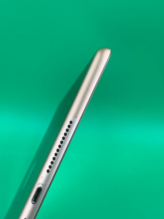 ������ iPad ��7���� Wi-Fi+Cellular 32GB ������� docomo ��