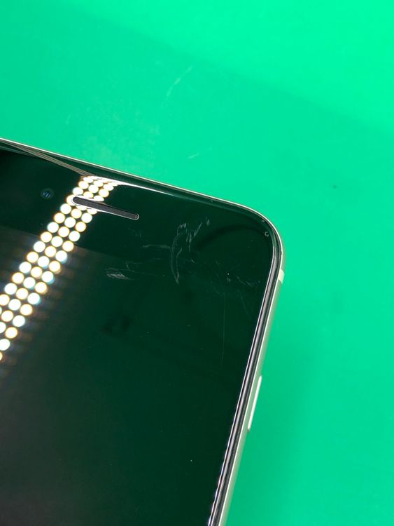 ����� iPhone SE ��3���� 64GB SIM�ե꡼ ��������84% au ��