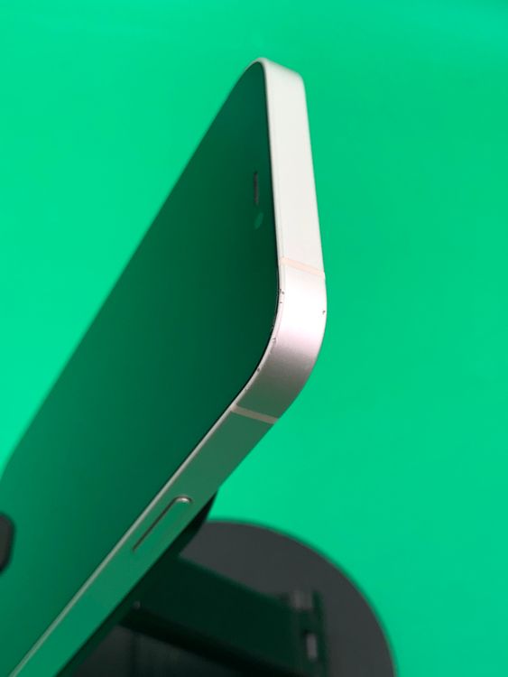 ���Хåƥ꡼���� iPhone 12 256GB �ۥ磻�� SIM�ե꡼ au �� H2