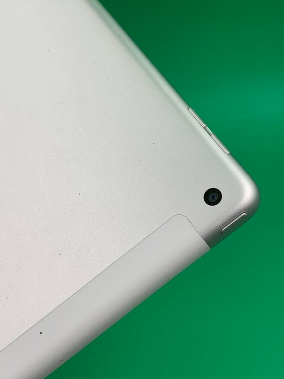 ���������� iPad ��8���� Wi-Fi+Cellular 32GB docomo ��