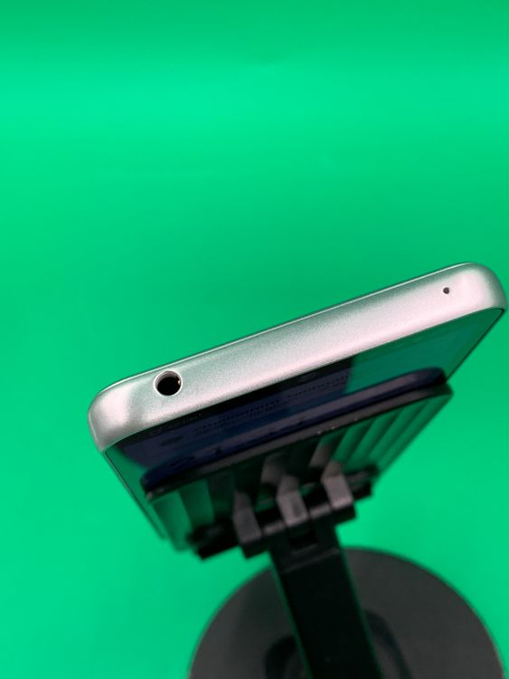 ���������� BASIO active 64GB ����С� SIM�ե꡼ KDDI ��