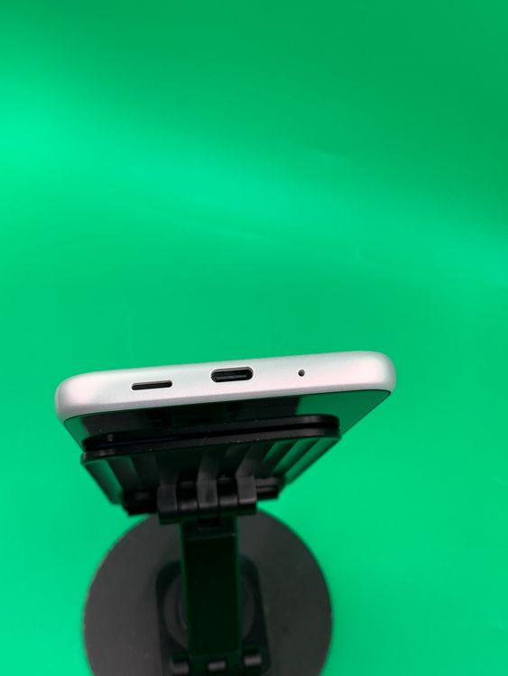 ������ GRATINA KYV48 32GB �ۥ磻�� SIM�ե꡼ KDDI ��