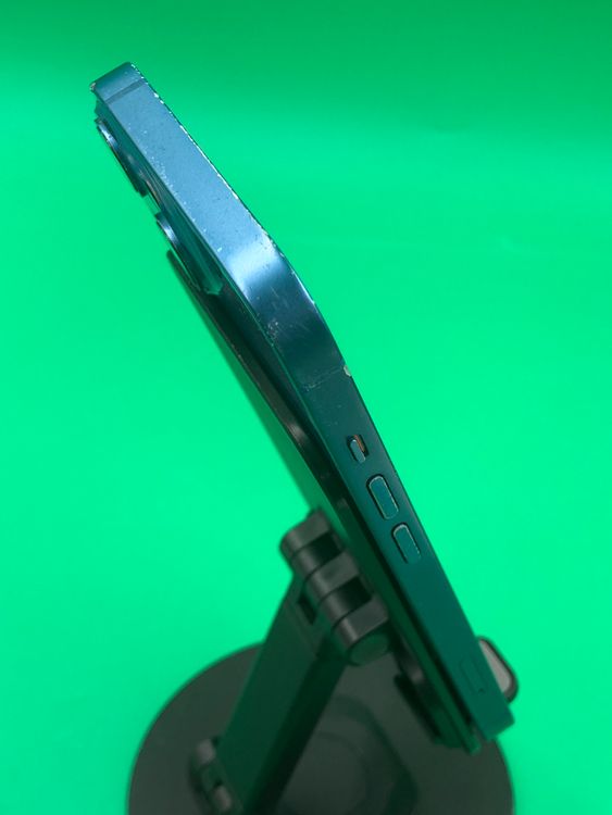 ���Хåƥ꡼���� iPhone 13 256GB �������饤�� ��������100% KDDI ��