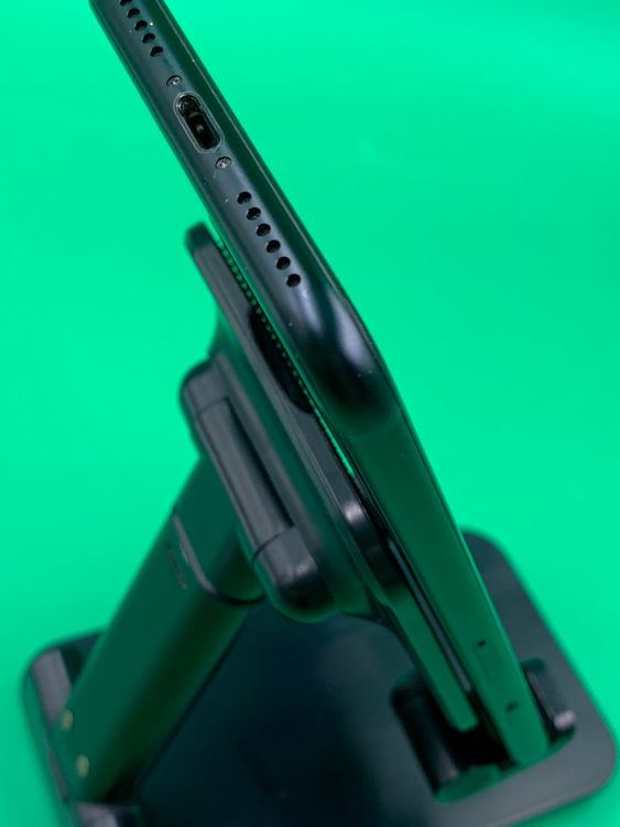 ������ iPhone SE ��3���� 64GB �ߥåɥʥ��� ��������100% au ��