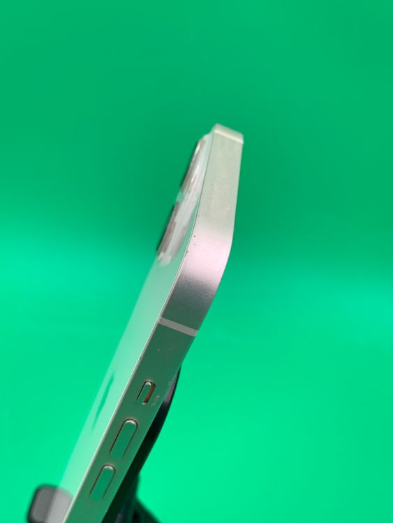 ���Хåƥ꡼���� iPhone 13 128GB �������饤�� docomo �� H2