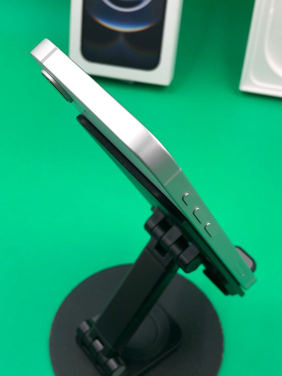 ������ iPhone 16e 128GB �ۥ磻�� SIM�ե꡼ ��������96%  docomo ��