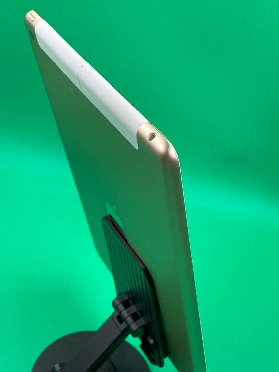 ����� iPad ��5���� Wi-Fi+Cellular 32GB �������  docomo ��