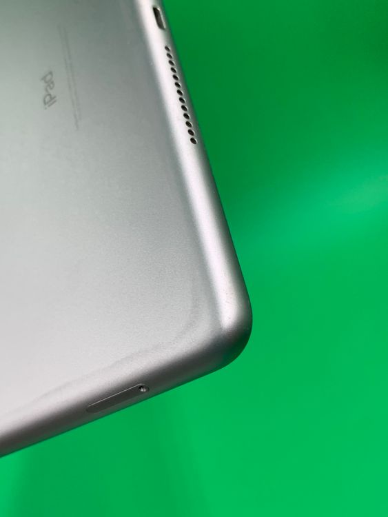 ������ iPad ��6���� Wi-Fi+Cellular 128GB ���ڡ������졼 KDDI ��