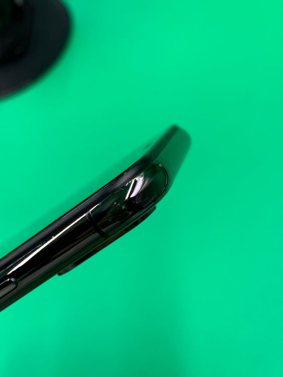 ���վ��ѥͥ뿷�� iPhone XS 64GB ���ڡ������쥤 ��������86%