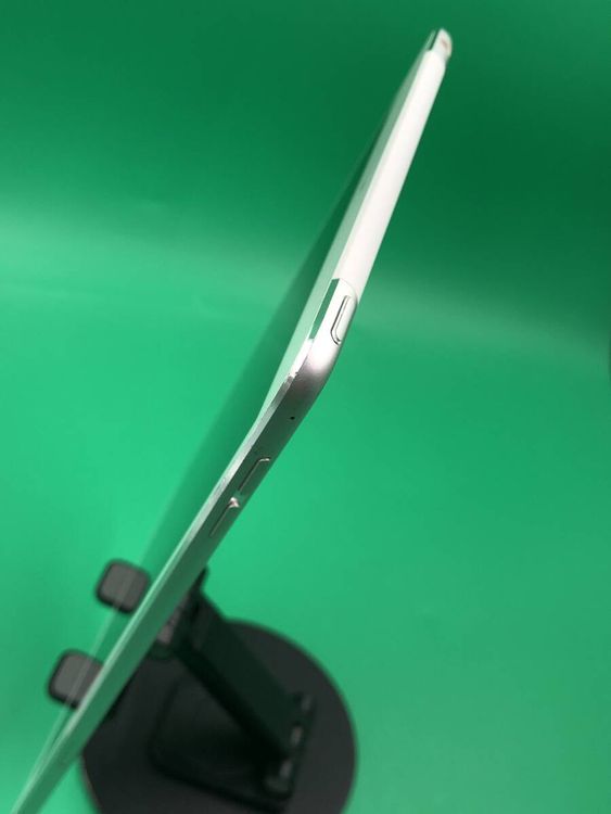 ���Хåƥ꡼���� iPad mini ��4���� Wi-Fi+Cellular 16GB  H2