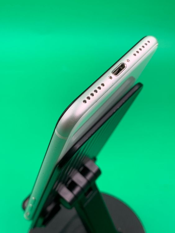 ���Хåƥ꡼���� iPhone SE ��2���� 64GB SIM�ե꡼ ��������100%