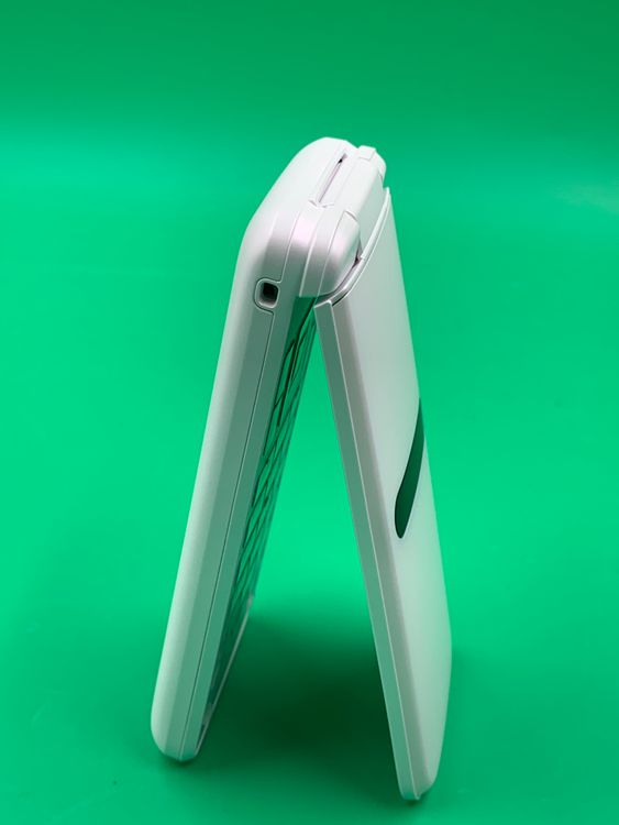 ������ ������ GRATINA 8GB �ۥ磻�� SIM�ե꡼ au �� KYF42