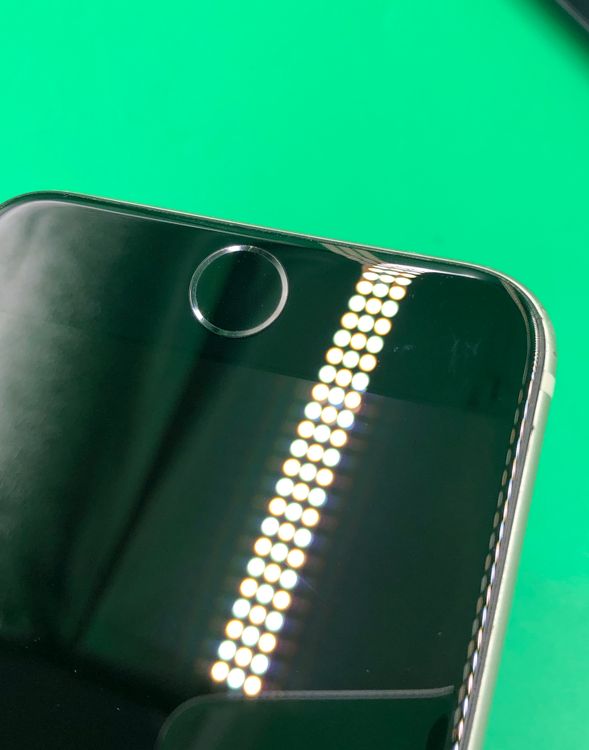 �ѥͥ롦�Хåƥ꡼���� iPhone SE ��3���� 128GB �������饤�� ��������100%