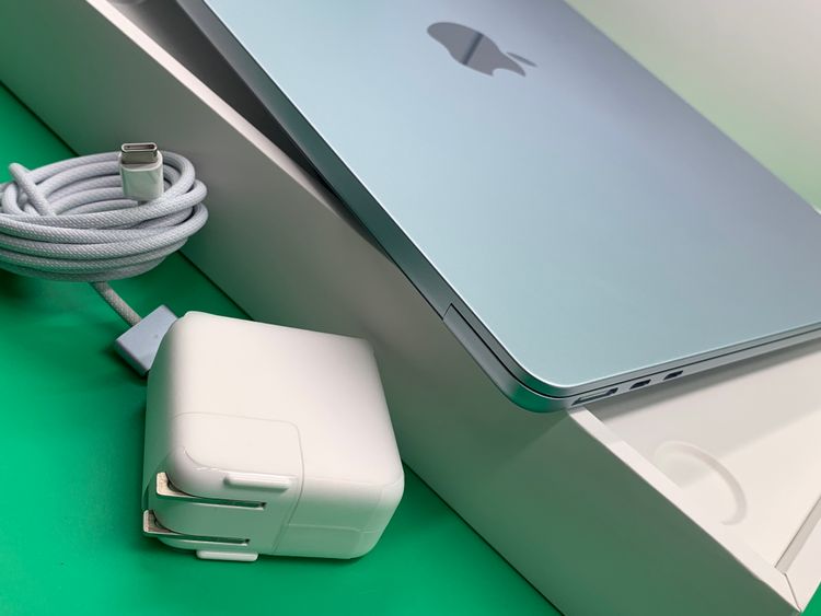 �������� MacBook Air 13����� M416GB 256GB ��������100% H2