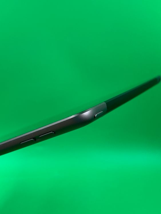 ������ iPad ��7���� Wi-Fi+Cellular 32GB ���ڡ������졼 docomo ��