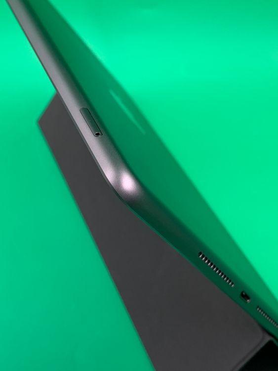 �����ʡ� ������ iPad ��8���� Wi-Fi+Cellular 32GB  KDDI �� H2