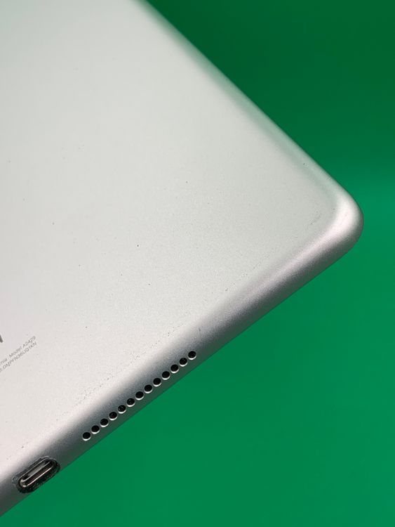 ������ iPad ��8���� Wi-Fi+Cellular32GB SIM�ե꡼ docomo�� H2