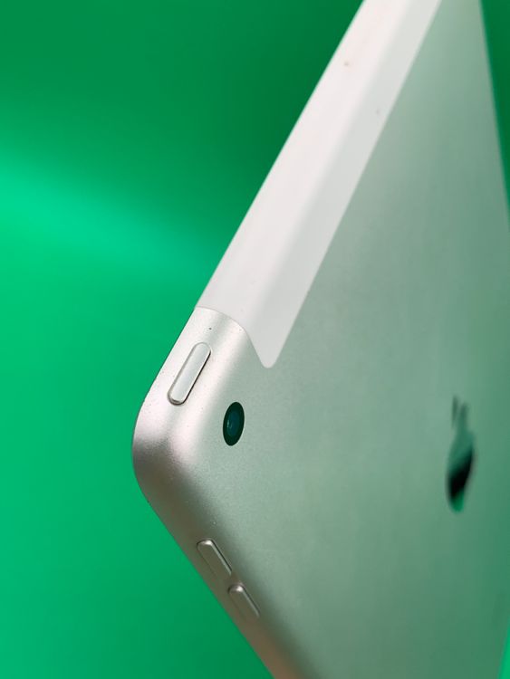 ����� iPad ��9���� Wi-Fi+Cellular 64GB ����С� docomo ��