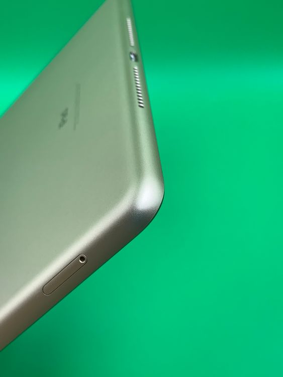 �����ʡ��Хåƥ꡼���� iPad ��5���� Wi-Fi+Cellular 32GB �������