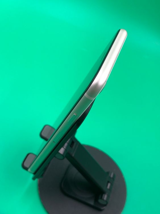 ����� iPhone SE ��3���� 64GB SIM�ե꡼ ��������94% au ��