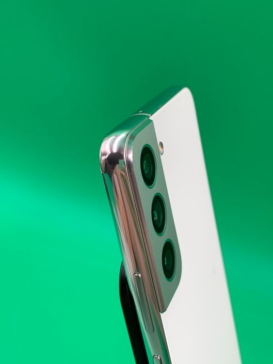 ���Хåƥ꡼���� Galaxy S22 256GB �ե���ȥ�ۥ磻�� KDDI ��