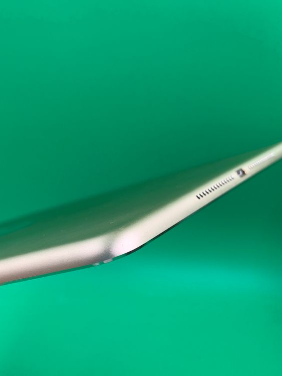 ����� iPad Air ��2���� Wi-Fi+Cellular 16GB ������� KDDI ��