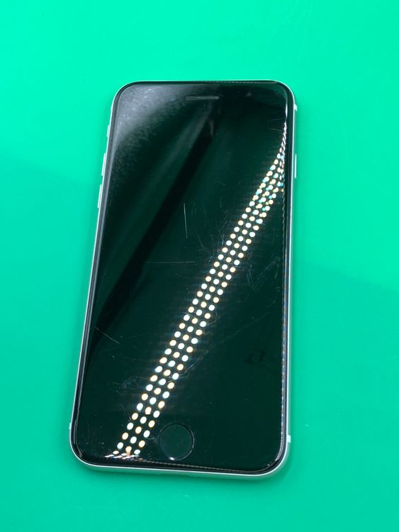 �������� iPhone SE ��2���� 64GB �ۥ磻�� SIM�ե꡼ SoftBank ��