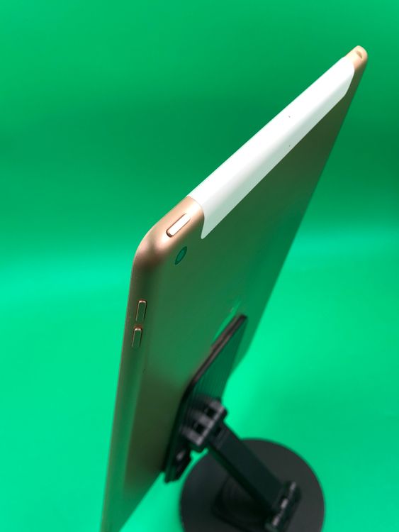 ���Хåƥ꡼���� iPad ��7���� Wi-Fi+Cellular 32GB ������� KDDI ��