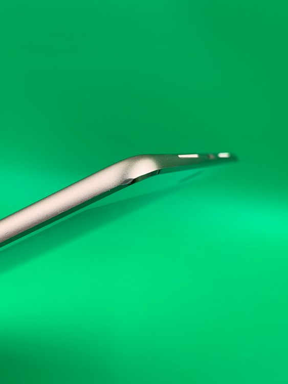 iPad Pro 9.7����� Wi-Fi+Cellular 32GB ������������� KDDI ��