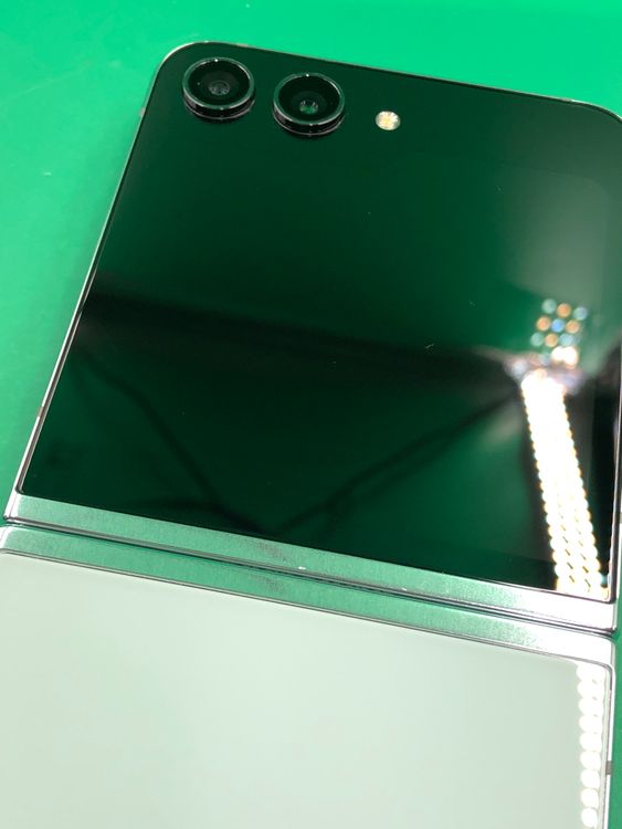 �������� Galaxy Z Flip5 256GB ���꡼�� SIM�ե꡼ KDDI �� H2