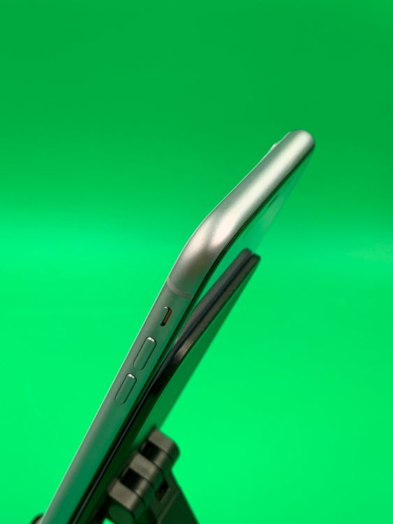 �����礤���� iPhone 11 64GB �ѡ��ץ� SIM�ե꡼ ��������84%