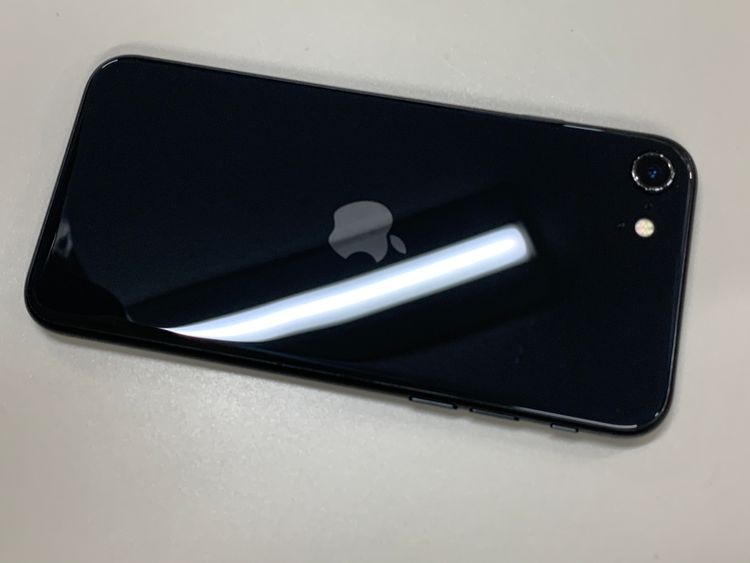 ������ iPhone SE ��2���� 64GB �֥�å� SIM�ե꡼ KDDI H3