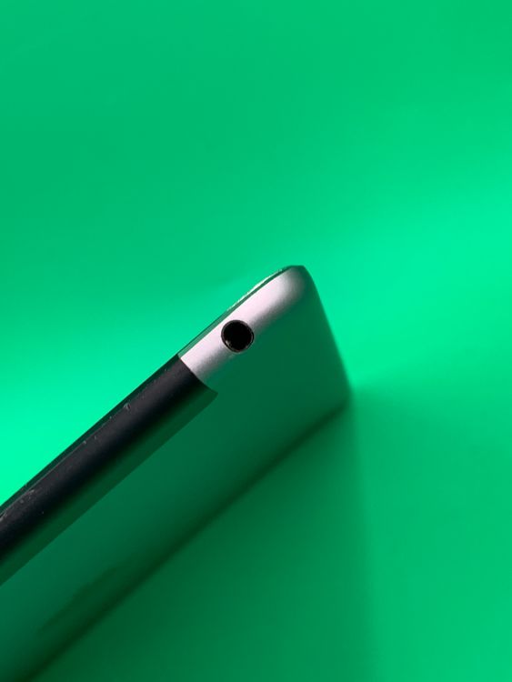 ����� iPad Air ��2���� Wi-Fi+Cellular 64GB SIM�� ����Ǥ���