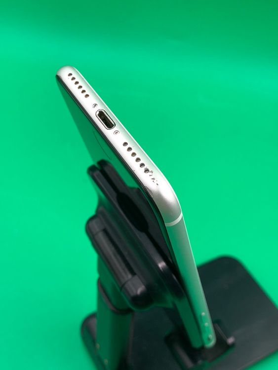 ���Хåƥ꡼���� iPhone SE ��2���� 64GB �ۥ磻�� SIM�ե꡼
