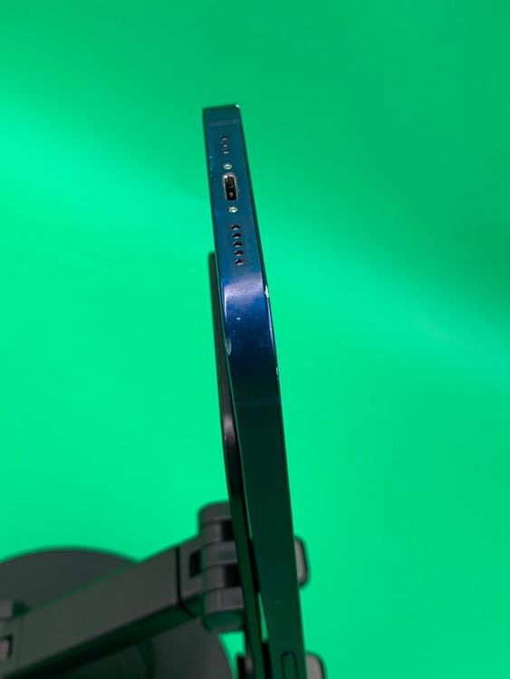 ���ѥͥ롦�Хåƥ꡼���� iPhone 12 64GB �֥롼 KDDI ��