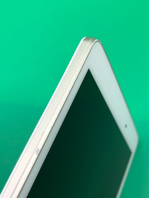 ����� Qua tab PX 16GB �ۥ磻�� SIM�ե꡼ au �� LGT31