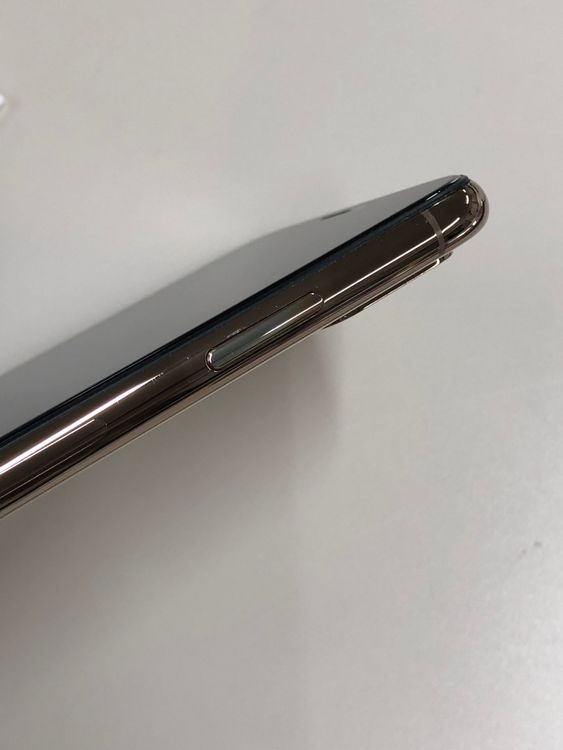 ���Хåƥ꡼���� iPhone XS 256GB ������� SIM�ե꡼ KDDI ��