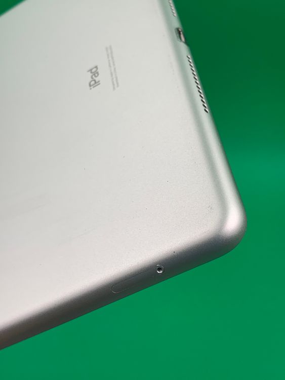 ������ iPad ��8���� Wi-Fi+Cellular32GB SIM�ե꡼ docomo�� H2