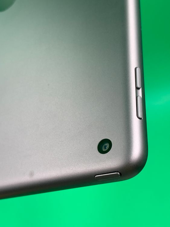 ����� iPad ��7���� Wi-Fi 32GB ���ڡ������졼 ��������99%