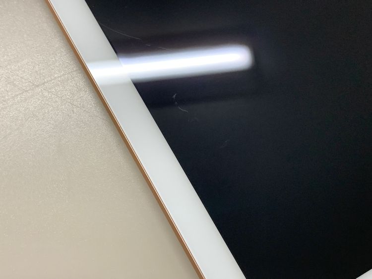 ������ iPad ��6���� Wi-Fi+Cellular 32GB ������� KDDI ��