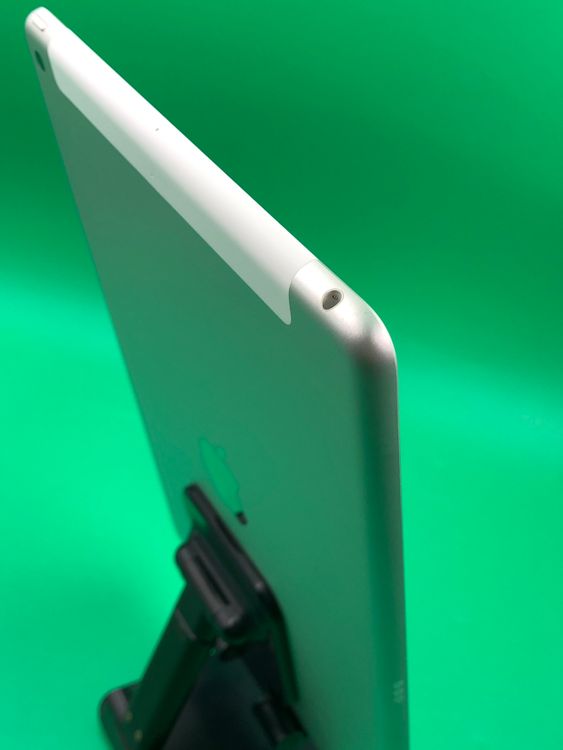 ����������� iPad ��9���� Wi-Fi+Cellular 64GB  KDDI ��